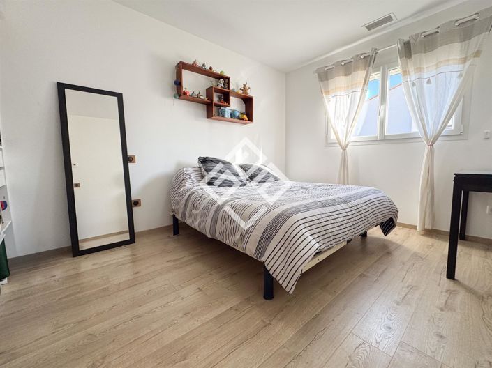 Image No.9-3 Bed House for sale