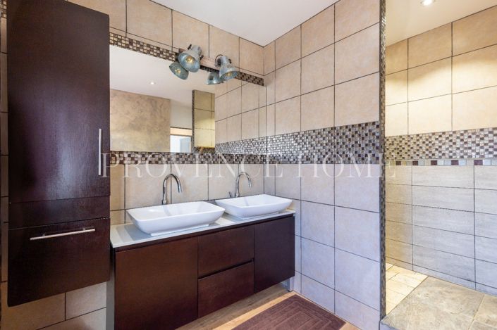 Image No.13-2 Bed House for sale