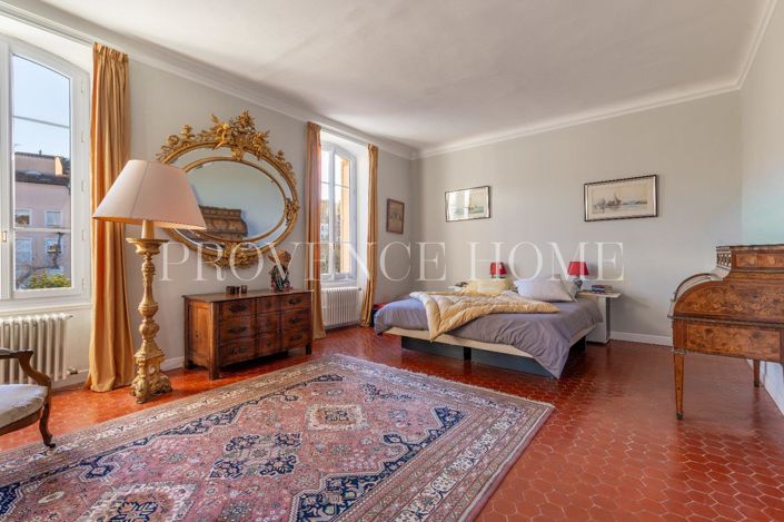 Image No.8-9 Bed House for sale