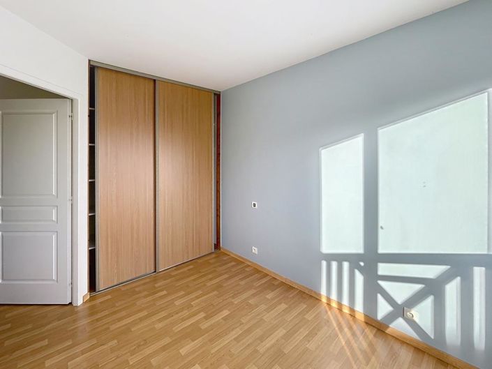 Image No.10-3 Bed House for sale