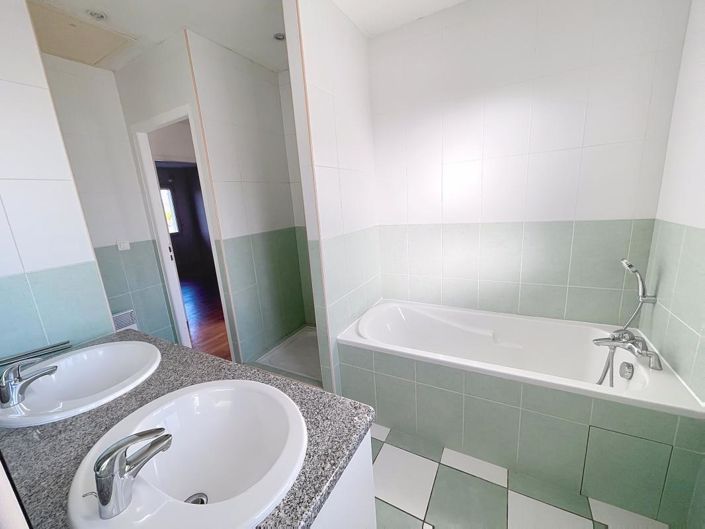 Image No.15-3 Bed House for sale