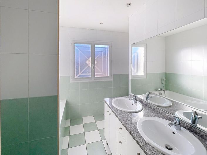 Image No.17-3 Bed House for sale