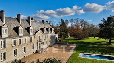 1 - Loches, Propriété