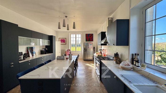 Image No.10-20 Bed Property for sale