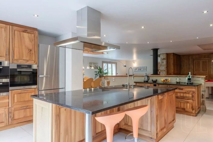 Image No.18-10 Bed House for sale