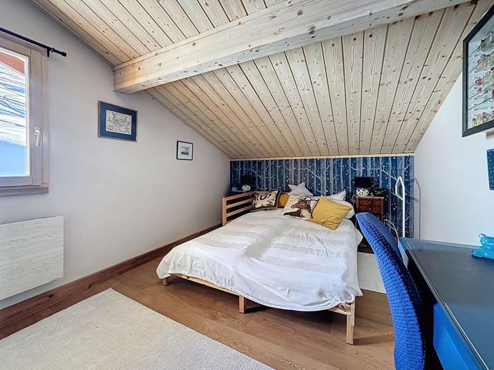 Image No.18-6 Bed House for sale