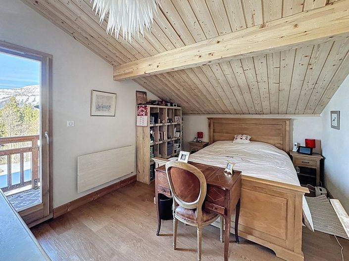 Image No.20-6 Bed House for sale