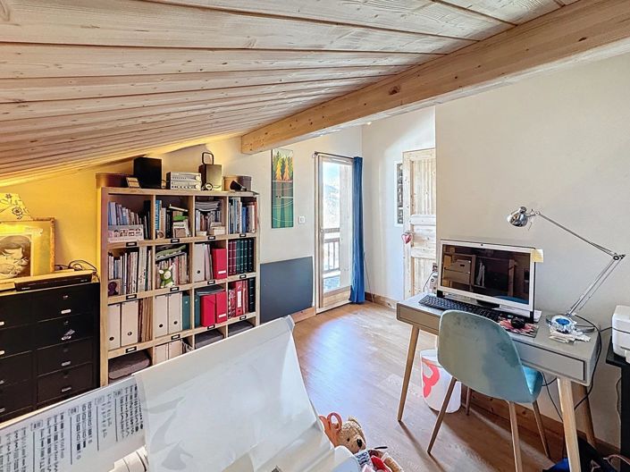 Image No.22-6 Bed House for sale