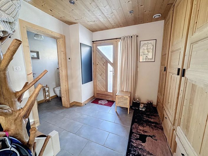 Image No.9-6 Bed House for sale