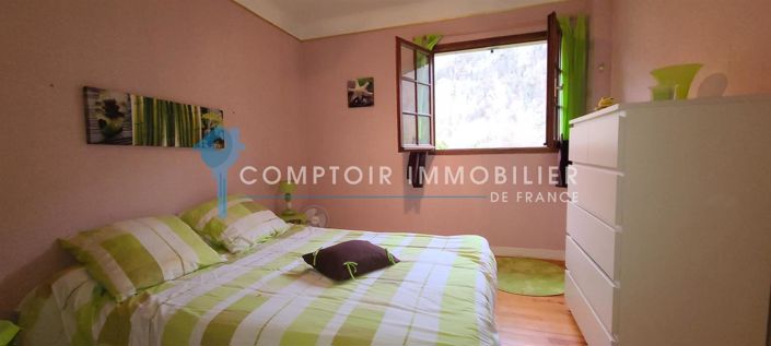 Image No.6-5 Bed House for sale