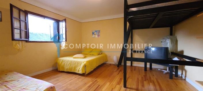 Image No.7-5 Bed House for sale