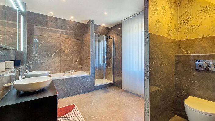 Image No.13-5 Bed House for sale