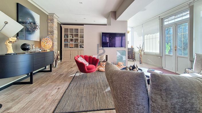 Image No.7-5 Bed House for sale