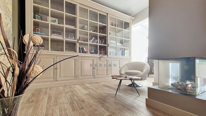 Image No.8-5 Bed House for sale