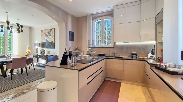 Image No.9-5 Bed House for sale