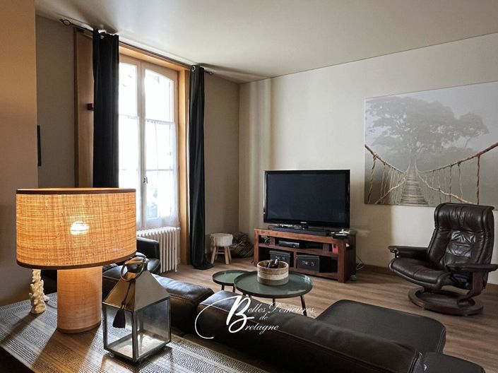 Image No.3-8 Bed House for sale