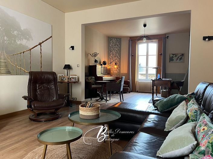 Image No.4-8 Bed House for sale