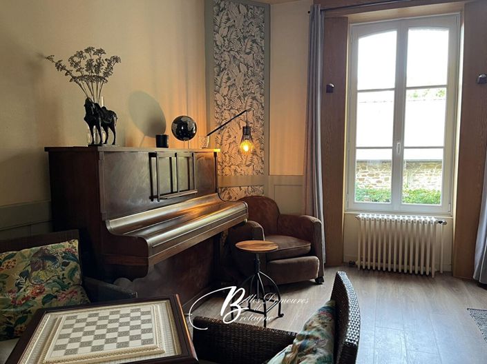 Image No.5-8 Bed House for sale