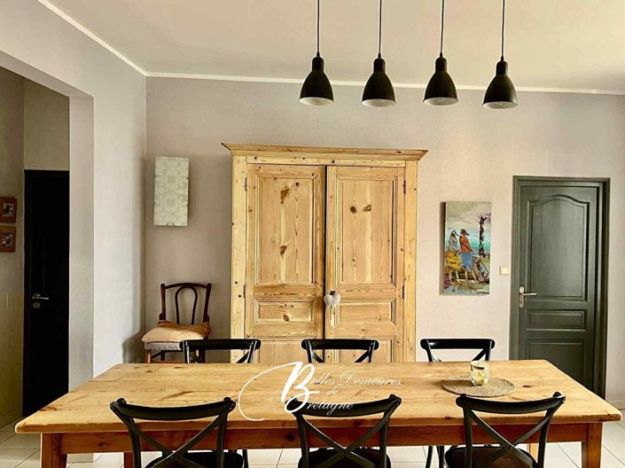 Image No.6-8 Bed House for sale