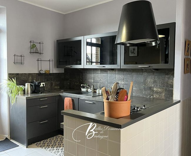 Image No.7-8 Bed House for sale