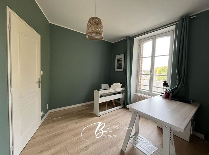 Image No.8-8 Bed House for sale