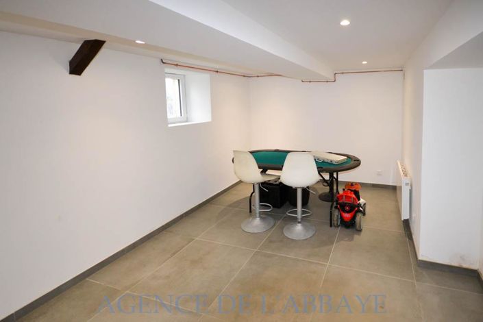 Image No.11-3 Bed House for sale