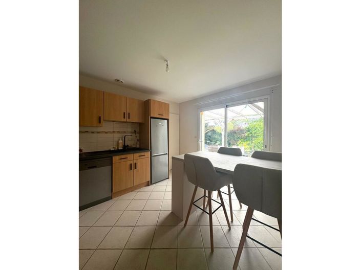 Image No.8-6 Bed House for sale