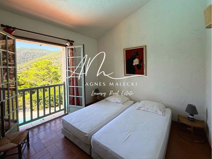 Image No.10-5 Bed House for sale