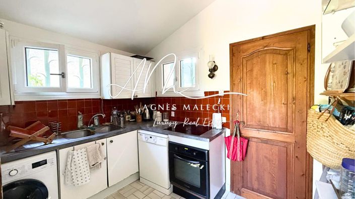 Image No.8-5 Bed House for sale