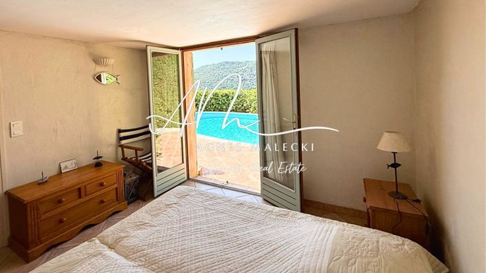 Image No.9-5 Bed House for sale