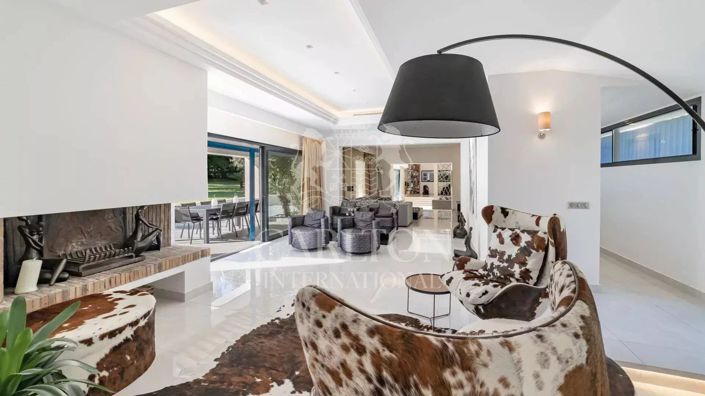 Image No.8-7 Bed House for sale