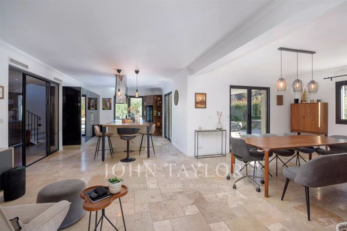 Image No.7-5 Bed House for sale