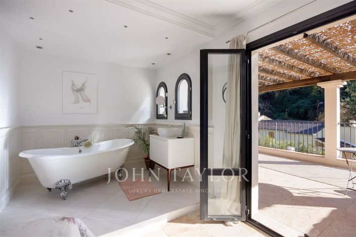 Image No.9-5 Bed House for sale