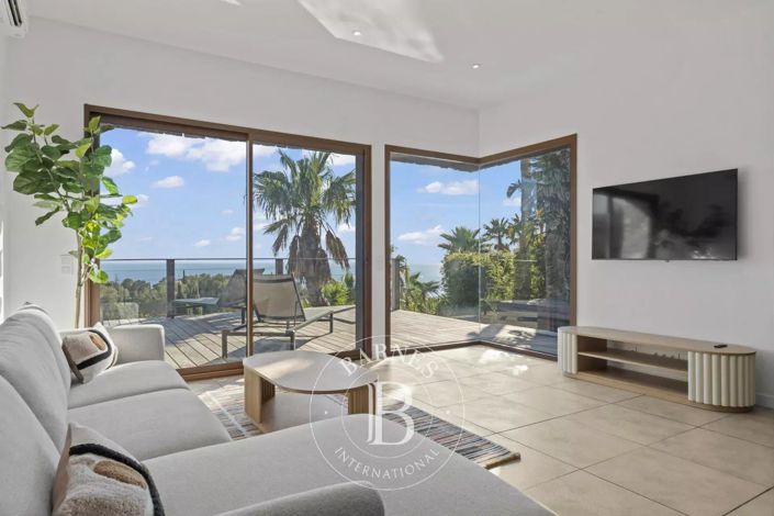 Image No.16-7 Bed House for sale