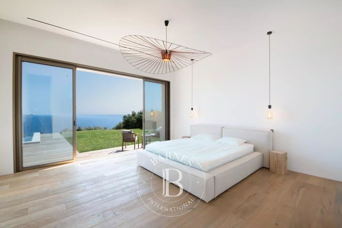 Image No.10-4 Bed House for sale