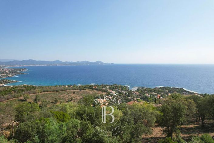 Image No.9-4 Bed House for sale