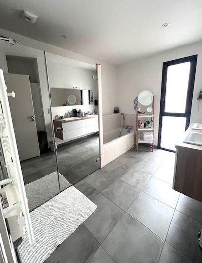 Image No.18-4 Bed House for sale