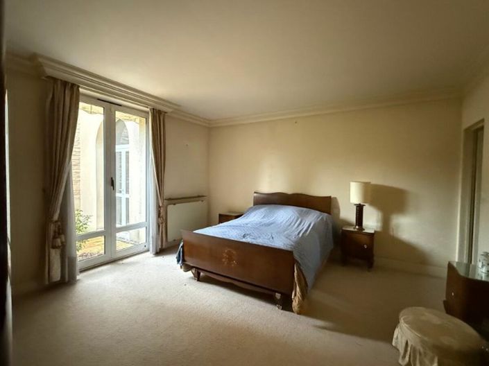 Image No.6-6 Bed House for sale