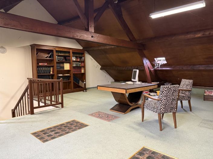 Image No.8-6 Bed House for sale