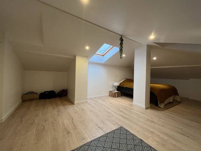 Image No.18-5 Bed House for sale