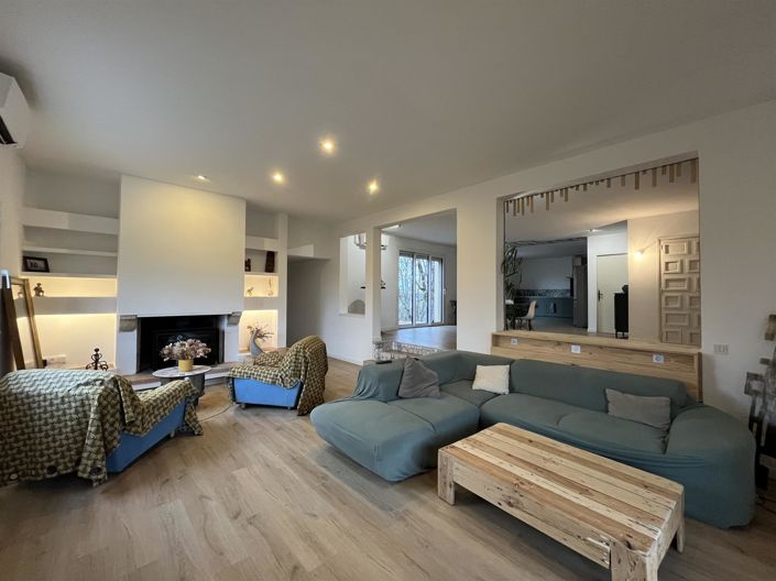 Image No.2-5 Bed House for sale