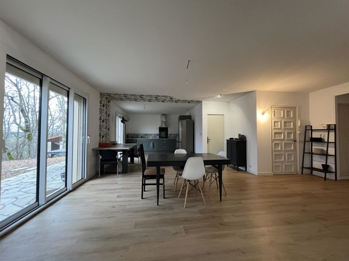 Image No.8-5 Bed House for sale