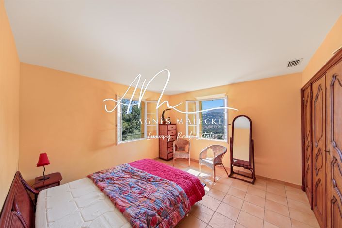 Image No.15-4 Bed House for sale