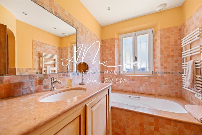 Image No.16-4 Bed House for sale