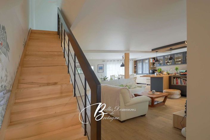 Image No.8-5 Bed House for sale