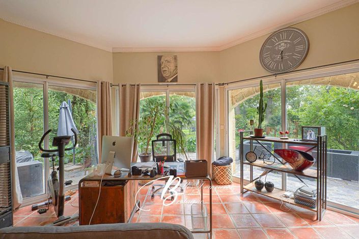 Image No.6-12 Bed House for sale