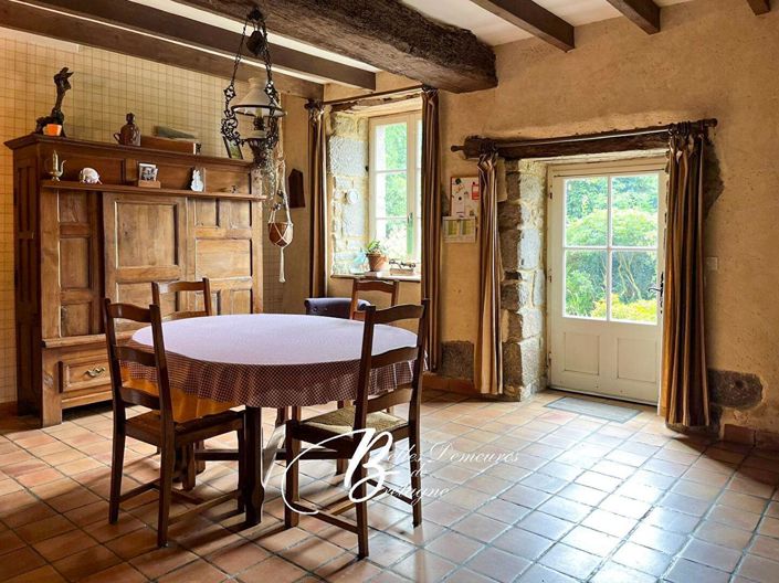 Image No.11-5 Bed Property for sale