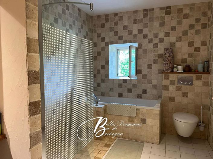 Image No.20-5 Bed Property for sale