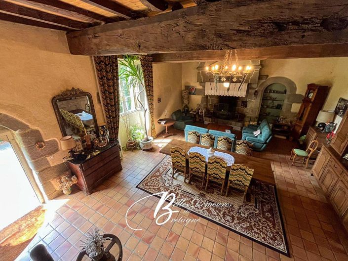 Image No.8-5 Bed Property for sale