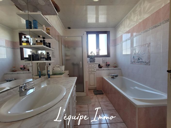 Image No.17-5 Bed House for sale